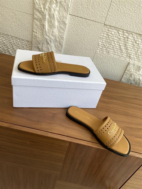 20251128184323810 310